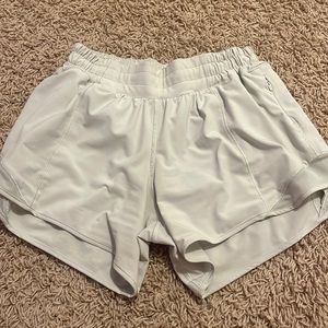 white lululemon hotty hots size 4 4” inseam low rise